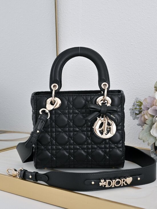 Dior. Handbags - 🖤Dior Black Bag🖤